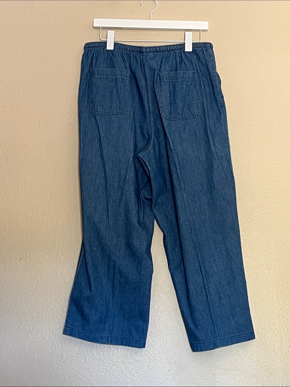 L.L. Bean Classic Fit High Rise Drawstring Blue Denim Straight Leg Capris, Large - Picture 3 of 8